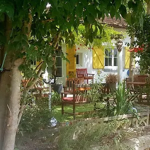  Hébergement de vacances Maison Aux Volets Jaunes